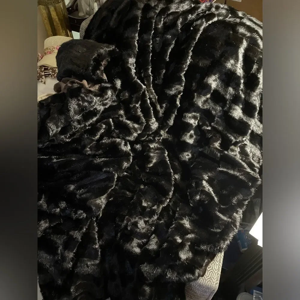 AVIVA STANOFF CHOCO-MINK THROW‎